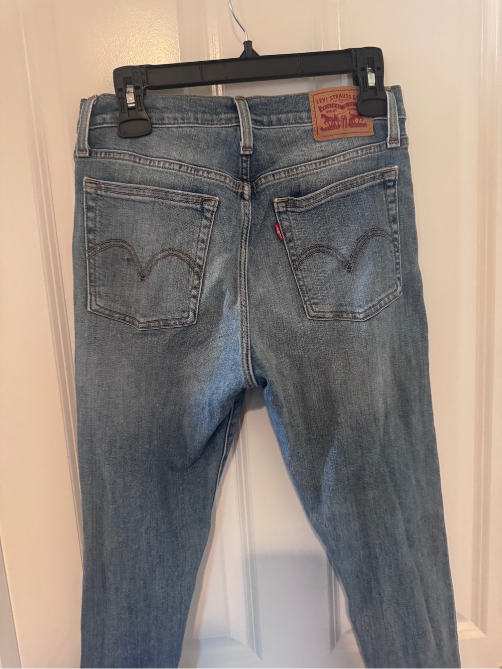 Levi's Women's Light Blue Skinny Jeans with Signature Back Pockets